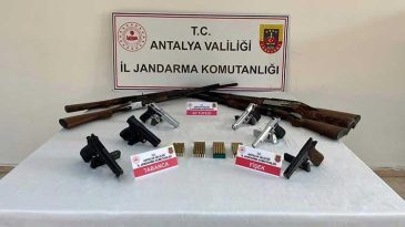 Antalya’da Jandarmadan Kaçak Silah Baskını