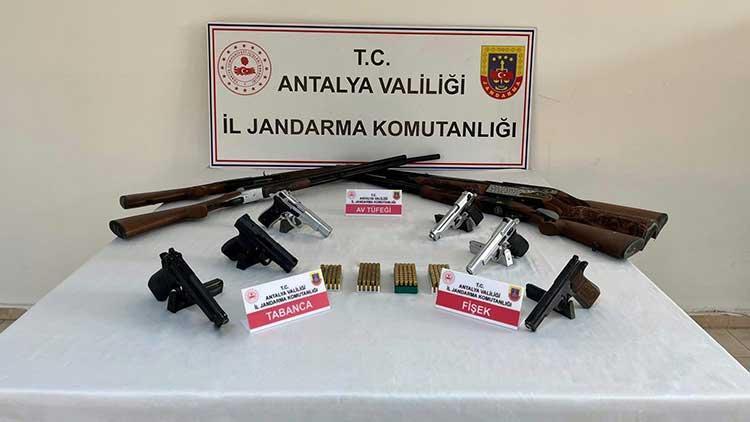 Antalya’da Jandarmadan Kaçak Silah Baskını