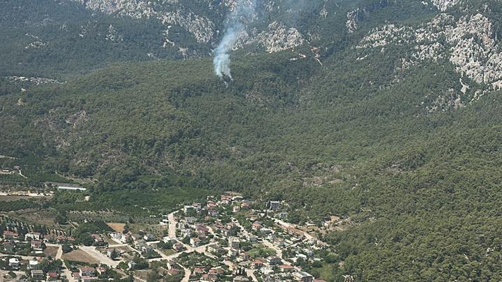 Antalya’da Orman Yangını: Hava ve Kara Ekipleri Müdahale Ediyor