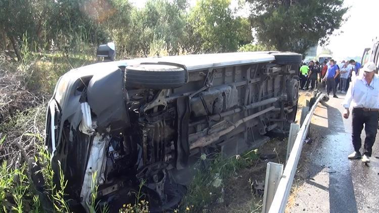 Antalya’da Tur Minibüsü Devrildi: 5 Yaralı, Şoför Kaçtı