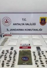 Antalya’da Uyuşturucu Tacirlerine Büyük Darbe! Jandarma Torbacılara Geçit Vermedi: 107 Sokak Satıcısı Yakalandı