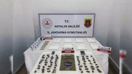 Antalya’da Uyuşturucu Tacirlerine Büyük Darbe! Jandarma Torbacılara Geçit Vermedi: 107 Sokak Satıcısı Yakalandı