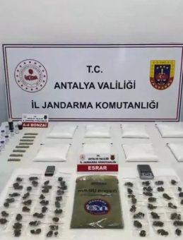 Antalya’da Uyuşturucu Tacirlerine Büyük Darbe! Jandarma Torbacılara Geçit Vermedi: 107 Sokak Satıcısı Yakalandı