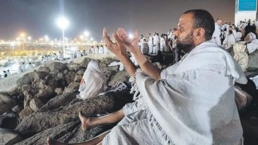 Arafat’ta Eller Semaya Açılıyor