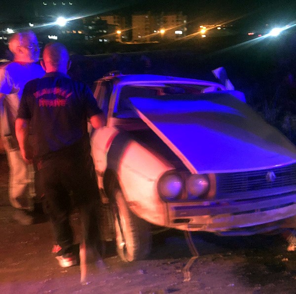 Arazöz ile otomobil çarpıştı