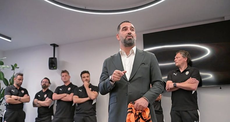 Arda Turan, Shakhtar Donetsk’te Futbolcularla Buluştu