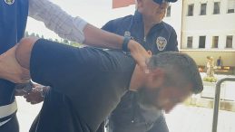Arkadaşını boğazından bıçaklayarak katletti: O cani tutuklandı!