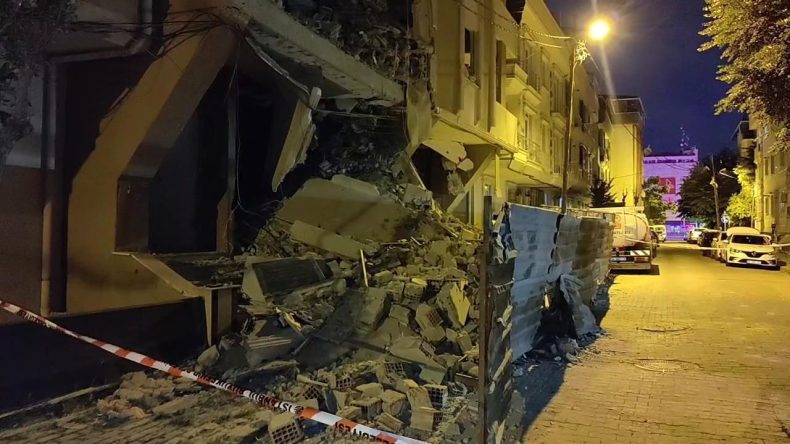 Avcılar’da 6 Katlı Binada Kısmi Çökme! Çevre Apartmanlar Tahliye Edildi