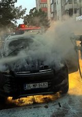 Avcılar’da Seyir Halindeki Cipte Yangın Kontrol Altına Alındı