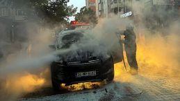 Avcılar’da Seyir Halindeki Cipte Yangın Kontrol Altına Alındı