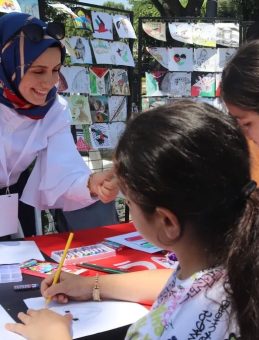 Ayasofya'da Öğrenciler, Gazze Halkının Yanında "Gazze'nin Sesi Ol, Zulmü Postala"