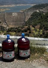 Aydın'da Orman Yangınlarına Karşı Yol Kenarlarına 1000 Damacana Su Yerleştirildi