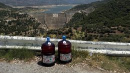 Aydın'da Orman Yangınlarına Karşı Yol Kenarlarına 1000 Damacana Su Yerleştirildi