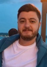 Ayvalık’ta Feci Kaza: İş Adamı ve Siyasetçi Murat Ustalı Hayatını Kaybetti!