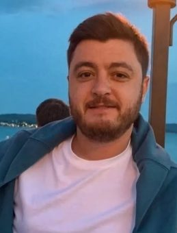 Ayvalık’ta Feci Kaza: İş Adamı ve Siyasetçi Murat Ustalı Hayatını Kaybetti!