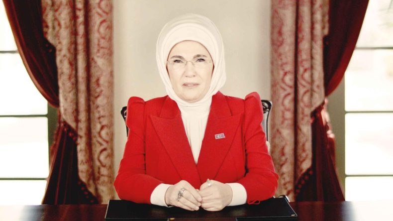 BAE’den ‘Ulusun annesi’ sergisi… Emine Erdoğan: Kadınlar barışın anahtarı