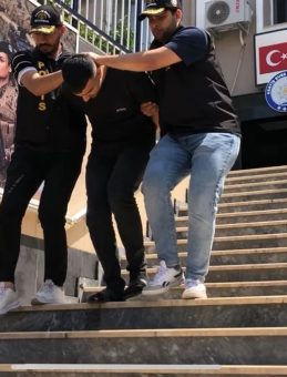Bagajda Bıraktığı 4 Milyonu Saniyeler İçinde Çaldılar! Milyonluk Soygun Kameralara Yansıdı
