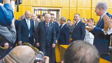 Bah&ccedil;eli 5 ay aradan sonra Meclis'te… Y&uuml;z&uuml;kl&uuml; mesaj: Tanrı T&uuml;rk&uuml; korusun