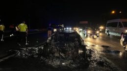 Bahçelievler'de Lüks Araç Yangını! Otomobil Kullanılamaz Hale Geldi