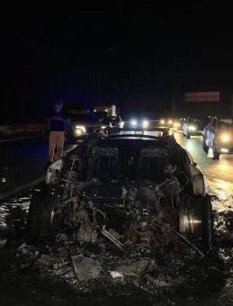 Bahçelievler'de Lüks Araç Yangını! Otomobil Kullanılamaz Hale Geldi