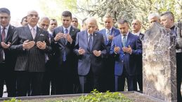Bahçeli’den Özgür Özel’e ‘tas’ tepkisi: Sokakta tasa değil akla ihtiyacımız var