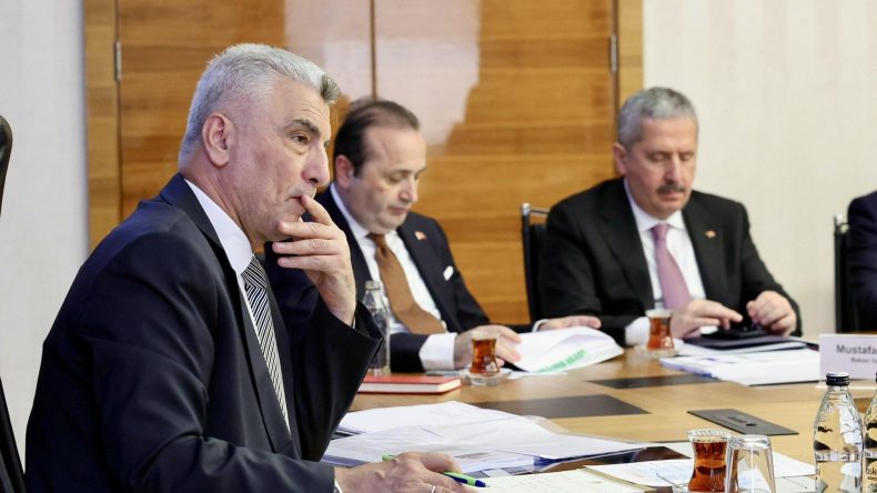 Bakan Bolat, Ayakkabı Sanayi Temsilcileriyle Bir Araya Geldi
