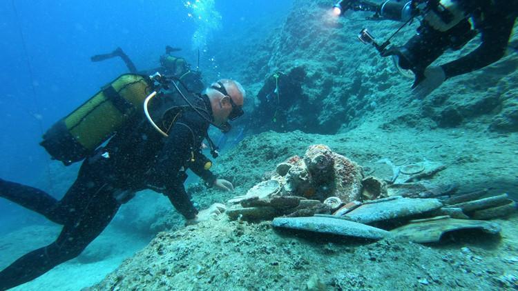 Bakan Ersoy, Antalya'daki Seramik Batığına Dalış Yaptı