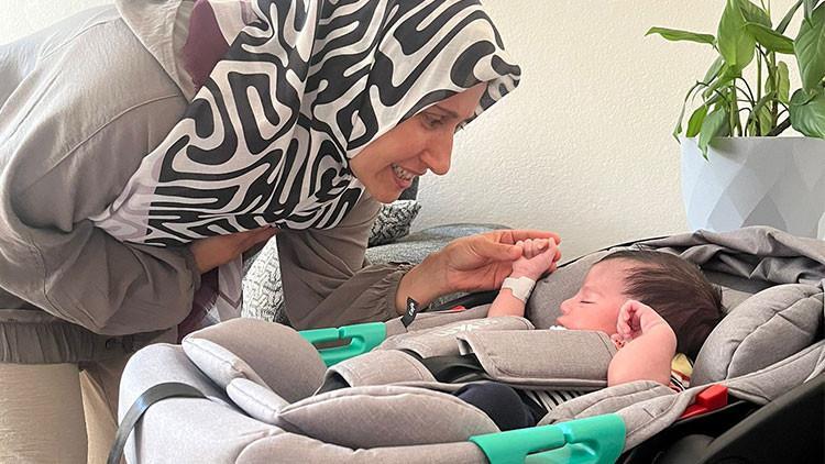 Bakan Göktaş'ın adını koyduğu Emre bebek, sıcak yuvaya kavuştu