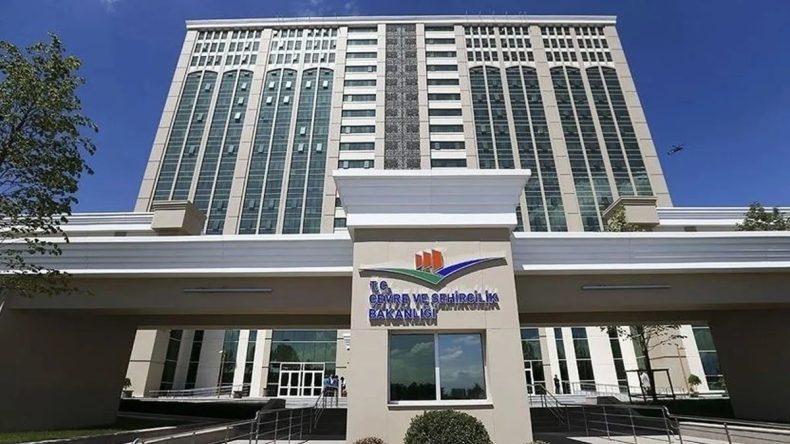 Bakanlıktan Özgür Özel’in Akaryakıt İstasyonu İddialarına Yanıt: Yeni Düzenleme Yok