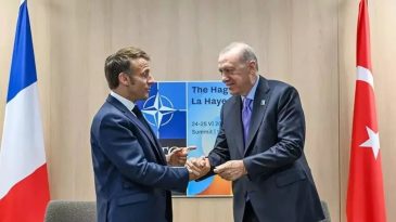 Başkan Erdoğan'dan Tokalaşma Stratejisi: Macron'a Psikolojik &Uuml;st&uuml;nl&uuml;k Sağlamadı