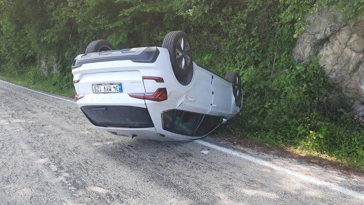 Bayram Tatiline Çıkan Aile Kazada Yaralandı: 3 Kişi Hastaneye Kaldırıldı