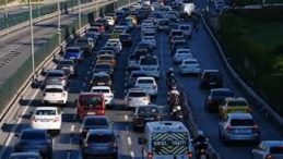 Bayram Yoğunluğuna Trafik Düzenlemesi: Kamyon, Çekici ve Tankerlerin Seyrine Geçici Kısıtlama