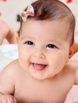 Bebekler Başını Ne Zaman Dik Tutar? Bebekler Kafalarını Ne Zaman Sabit Tutar?