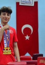 Berat, Avrupa Bilek Güreşi Şampiyonu oldu