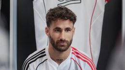 Beşiktaş’ın Yeni Sezon Formaları Satışa Çıktı