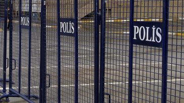 Beyoğlu'nda G&ouml;steri Y&uuml;r&uuml;y&uuml;şleri ve Toplantılar 1 G&uuml;n S&uuml;reyle Yasaklandı