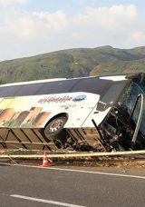 Bingöl’de Yolcu Otobüsünün Devrilmesi: 3 Yaralı
