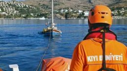 Bodrum’da Arızalanan Teknedeki İki Kişi Kurtarıldı