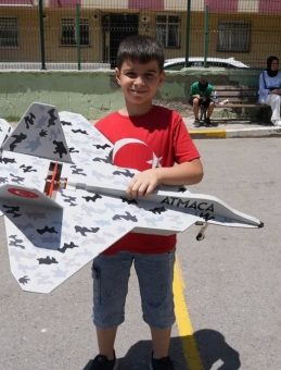 Bu çocuklar umut vadediyor! Geleceğin aydınlık yüzleri uçak üretiyor: TEKNOFEST’ten ilham aldık