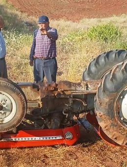 Buğday Tarlasında Üzücü Kaza! Traktör Devrildi: 1 Kişi Hayatını Kaybetti, 1 Kişi Ağır Yaralı