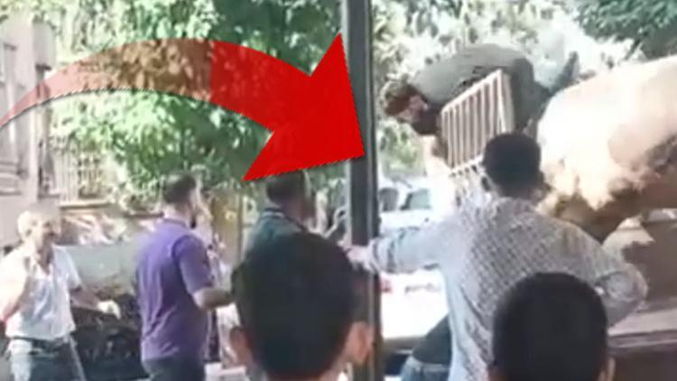Bunu hiç beklemiyorlardı… Bir anda çığlık sesleri yükseldi: Kızgın boğanın ‘kurbanı’ oldular