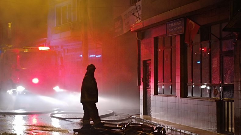 Bursa'da Oto Tamirhanesinde Korkutan Yangın