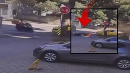 Çarpmanın Etkisiyle Motosiklet Sürücüsü Yola Savruldu! O Anlar Kameralara Yansıdı