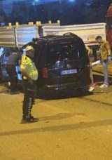 &Ccedil;ankırı'da hafif ticari ara&ccedil; tıra arkadan &ccedil;arptı: 2 &ouml;l&uuml;, 3 yaralı