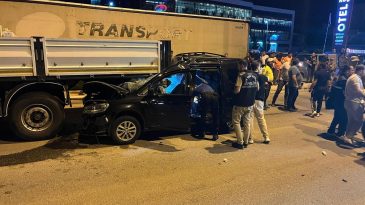 &Ccedil;ankırı&rsquo;da feci kaza! Polis &ouml;zel harekat &ouml;ğrencilerinin bulunduğu ara&ccedil;, TIR&rsquo;a &ccedil;arptı; 2 &ouml;l&uuml;, 3 yaralı