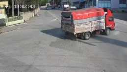 Açık Kamyonet Kasası Nisanur'un Hayatına Mal Oldu: Kazanın Güvenlik Kamerasına Yansıyan Detayları!