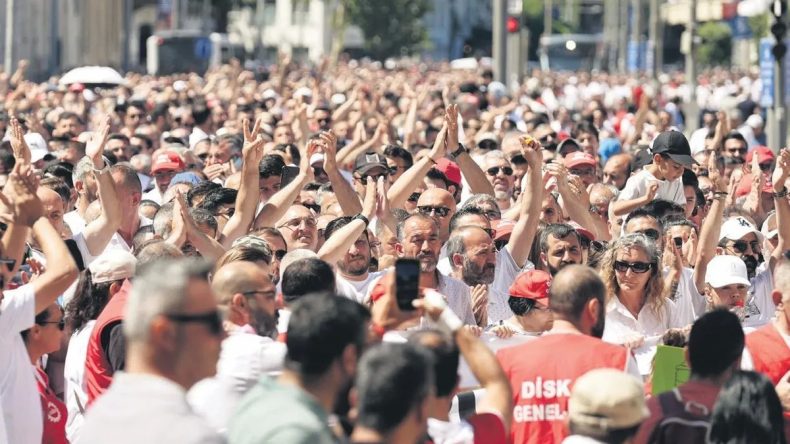Cemil Tugay, İşçi Kıyımına Başladı