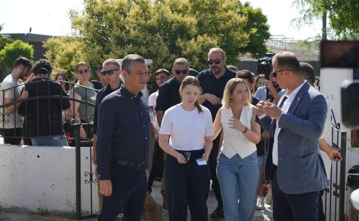 CHP Genel Başkanı Özgür Özel, Nehir Zeyrek’i Yalnız Bırakmadı