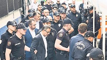CHP’li 5 Belediye Başkanı Görevden Alındı