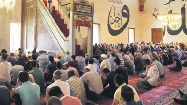 Cuma Hutbesi: Kamu malına el uzatmak b&uuml;y&uuml;k bir g&uuml;nahtır